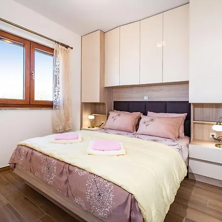 Holiday Home Lota Starigrad Paklenica Exterior photo