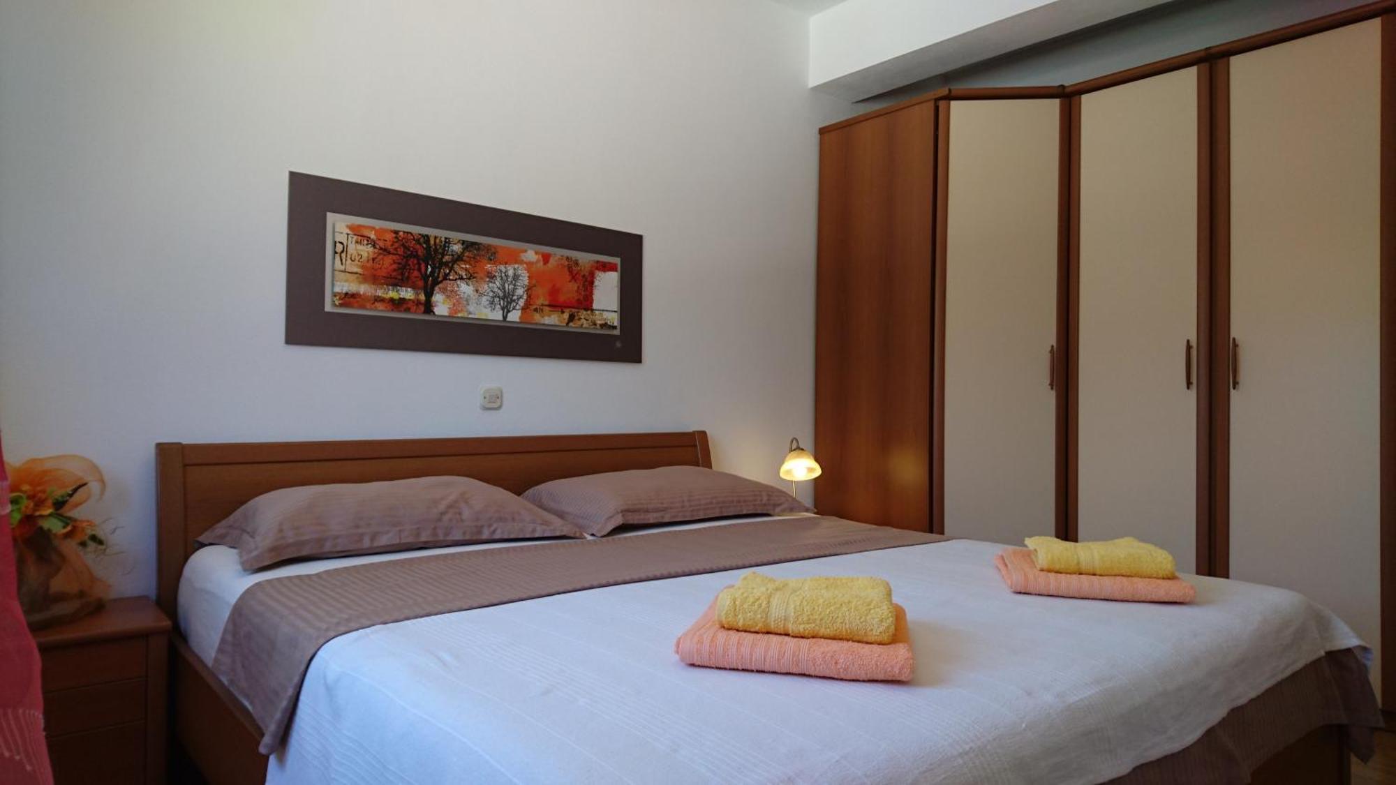 Lota Holiday home Starigrad Paklenica