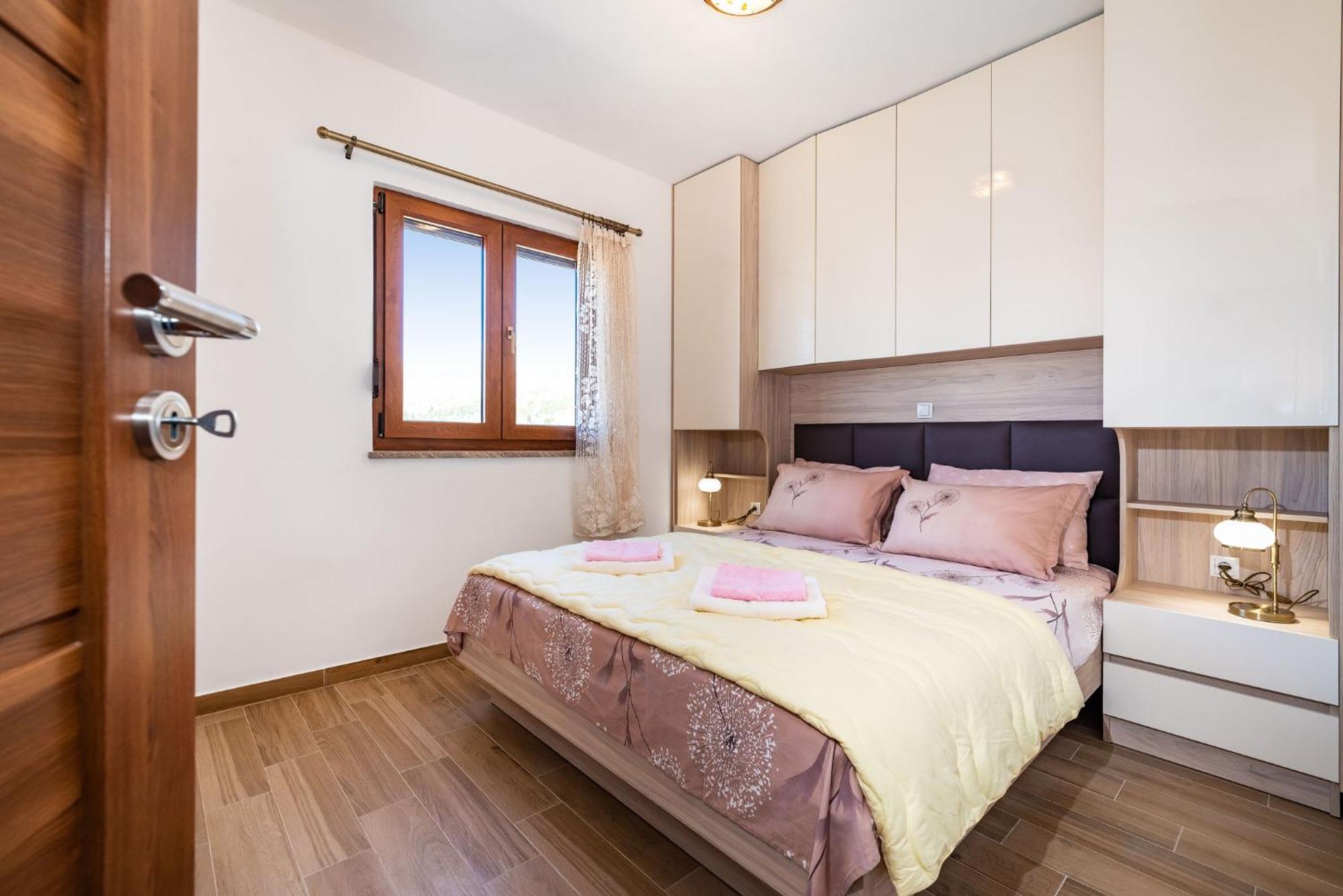Lota Holiday home Starigrad Paklenica
