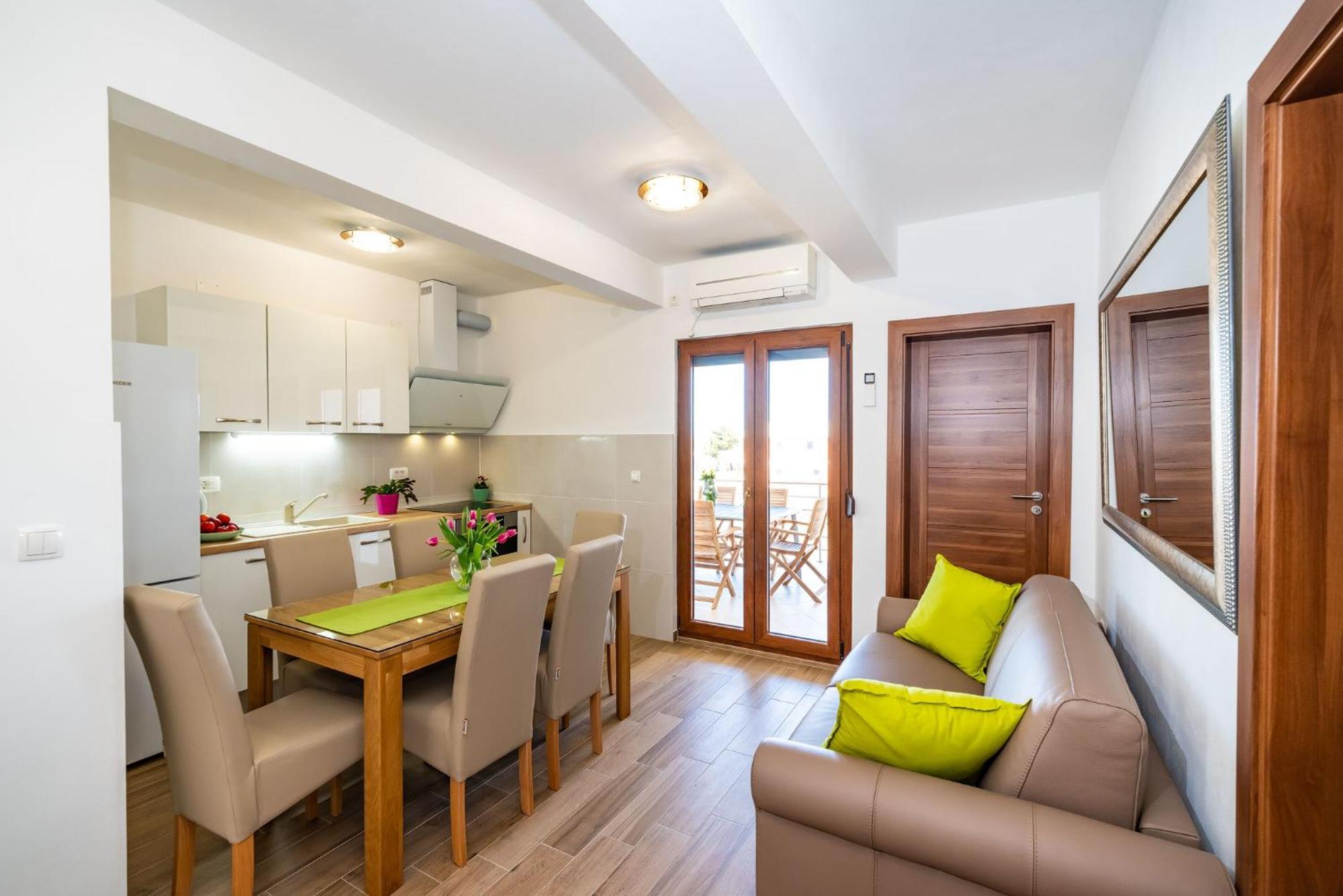 Lota Holiday home Starigrad Paklenica